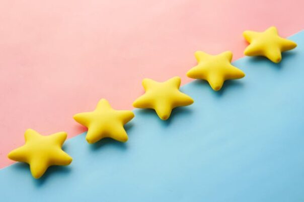 Five stars are lined up against a pink and blue background.